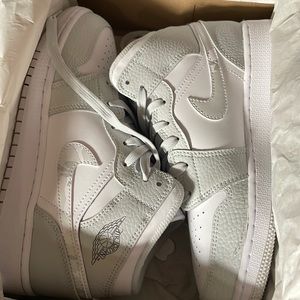 Jordan 1 mid grey camo grade school
